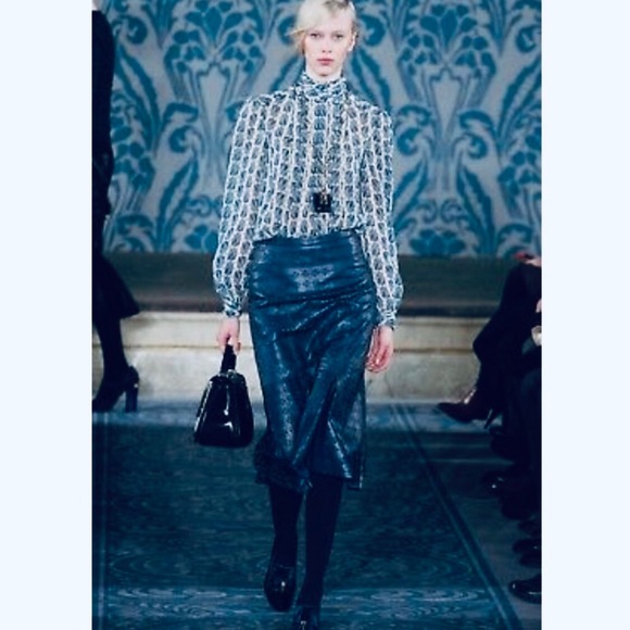 ❤️ TORY BURCH ❤️ COLLECTION SUPER RARE SCARAB BEETLES ELEGANT SILK BLOUSE (NWOT) - Picture 2 of 12